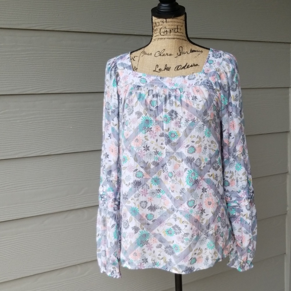 Flour blouse